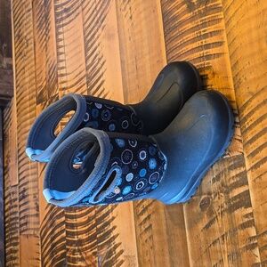 Kids size 11 Bogs Snowboots